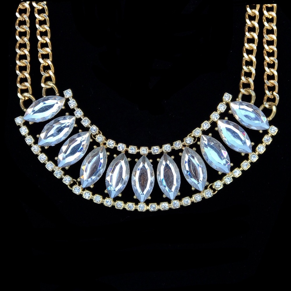 CRYSTAL STATEMENT NECKLACE