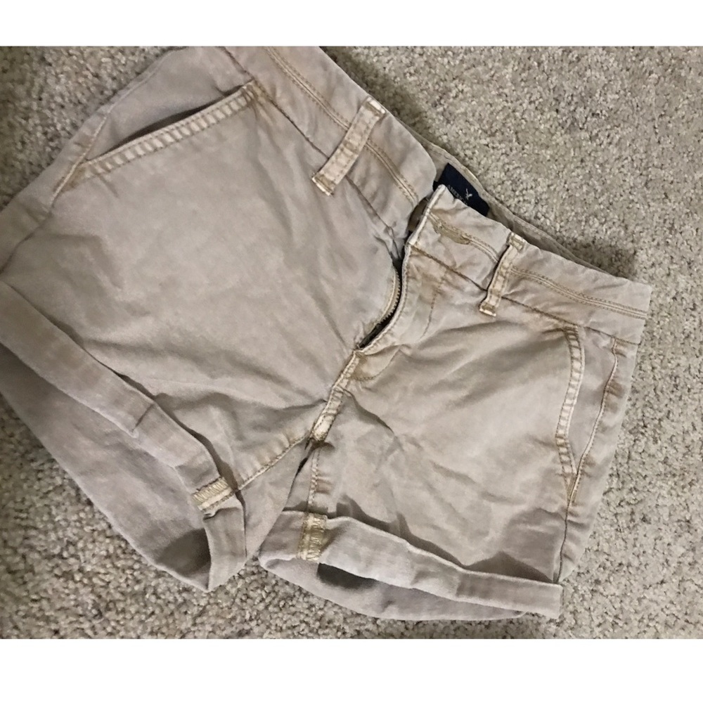 American Eagle khaki shorts✨