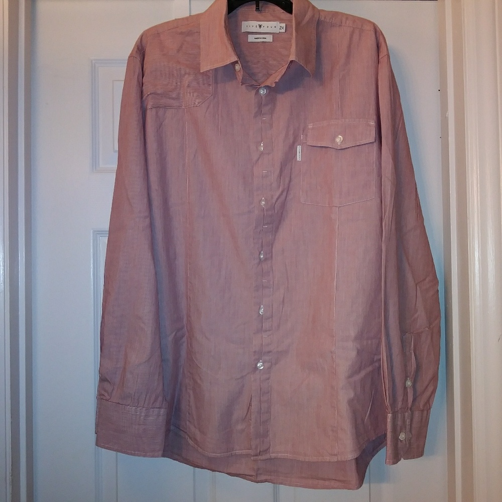 SOLD 🌟 Men's Button-up Shirt 🌟