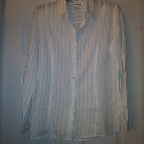 🌟 White Striped Button-up Top🌟 - Picture 1 of 2