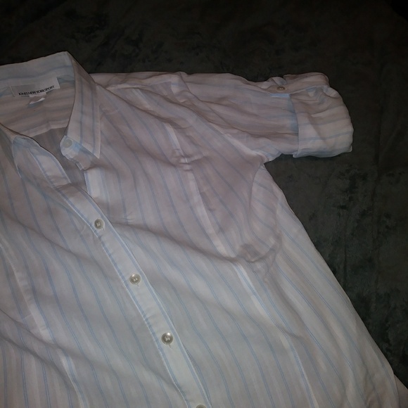 🌟 White Striped Button-up Top🌟 - Picture 2 of 2