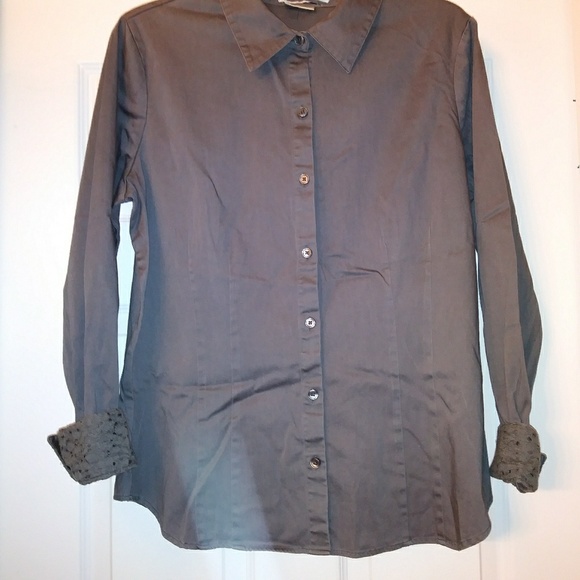 SOLD π Van Heusen Top π - Picture 2 of 3