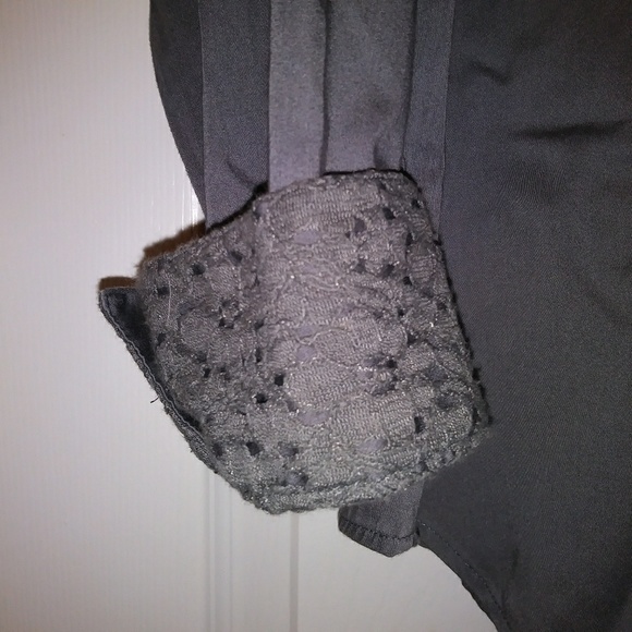 SOLD π Van Heusen Top π - Picture 3 of 3