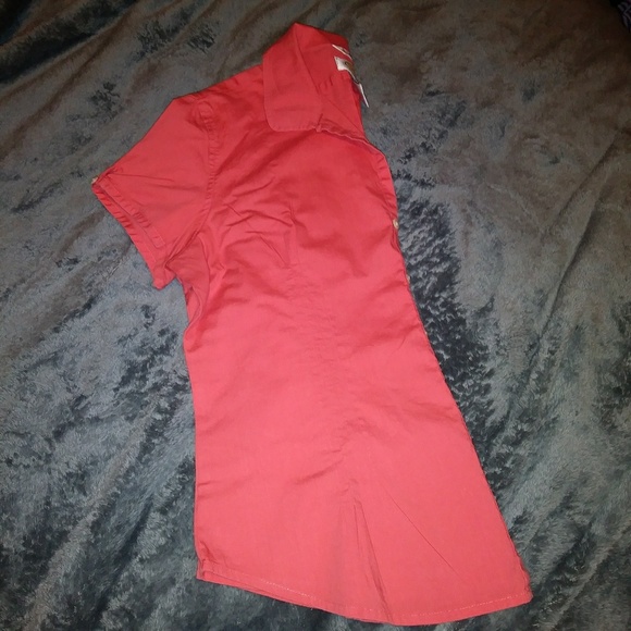 🌟 Pink Button-up Top 🌟 - Picture 2 of 3