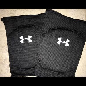 ♡ Black UnderArmour Volleyball Kneepads 🏐 NEW! ♡
