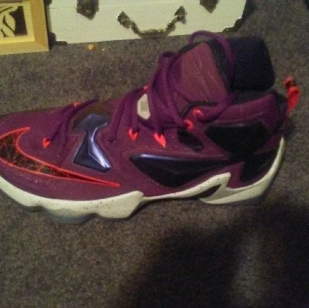 Nike LeBron 13 mulberry