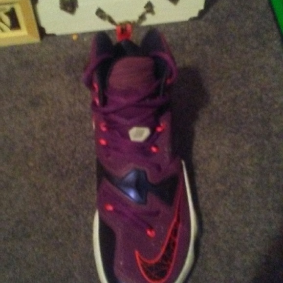Nike LeBron 13 mulberry - Picture 2 of 5