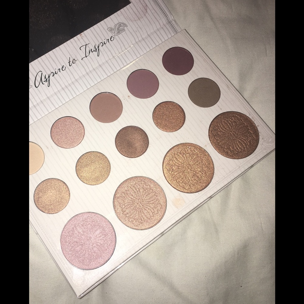 Carli Bybel Eyeshadow palette