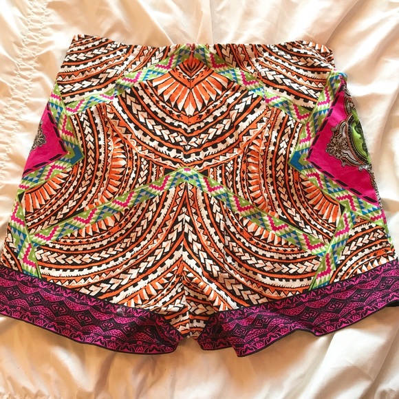 Colorful patterned shorts - Picture 3 of 4