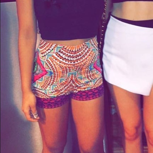 Colorful patterned shorts - Picture 4 of 4