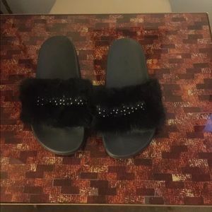 Bebe fur slides