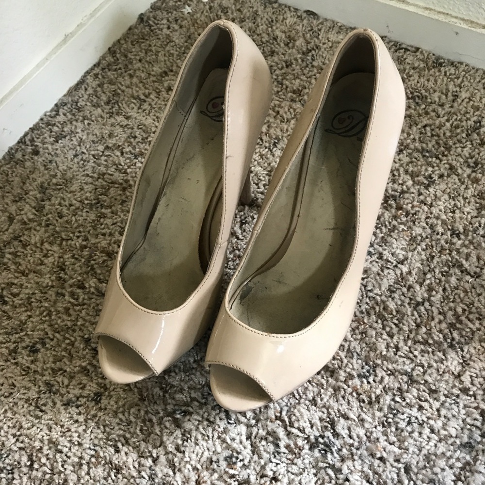 Heels - Picture 2 of 2