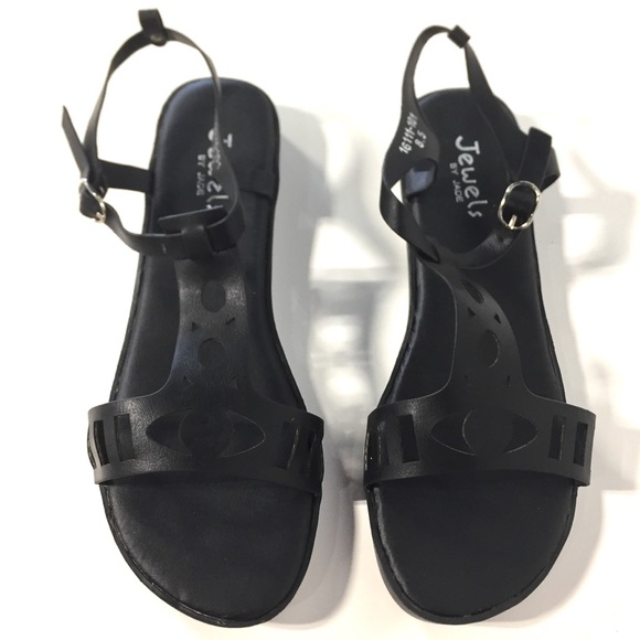 black wide width sandals