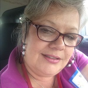 Meet your Posher, Debra