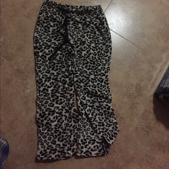 Soft cheetah print pajama pants - Picture 2 of 5