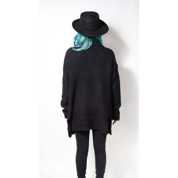 Oversized Black Knit Cardigan with Pockets - Picture 3 of 4