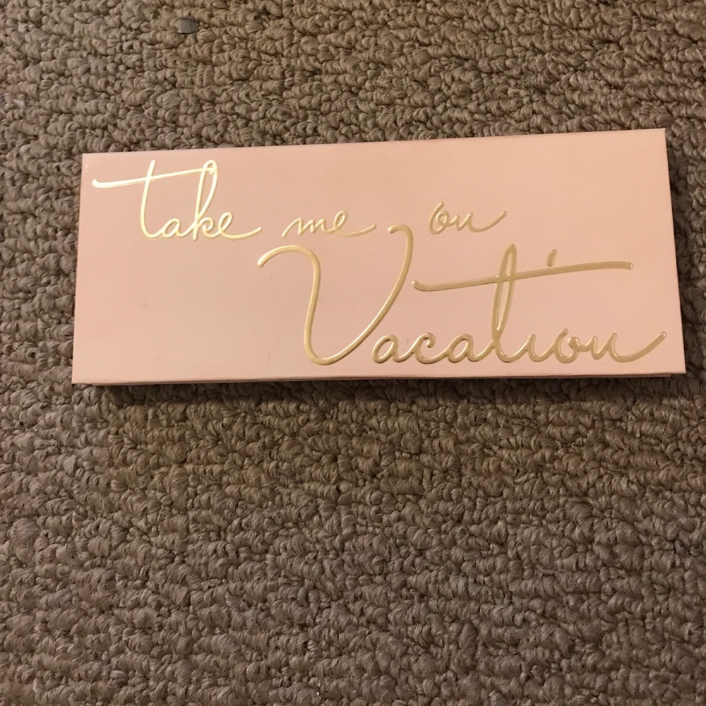 Kylie Jenner Take me on vacation palette.