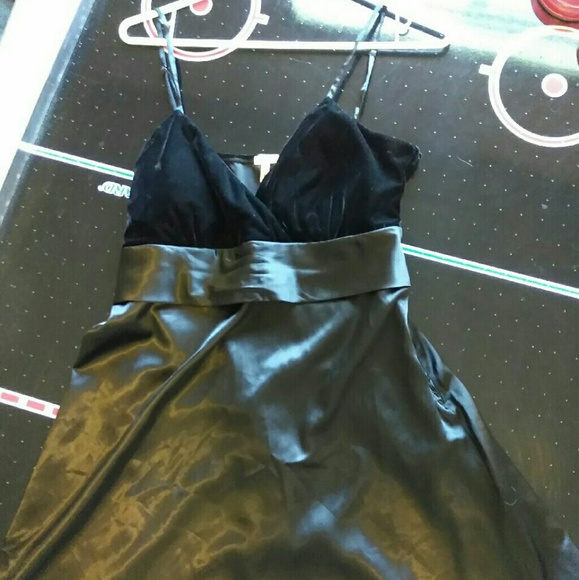 1x formal dress - Picture 2 of 4