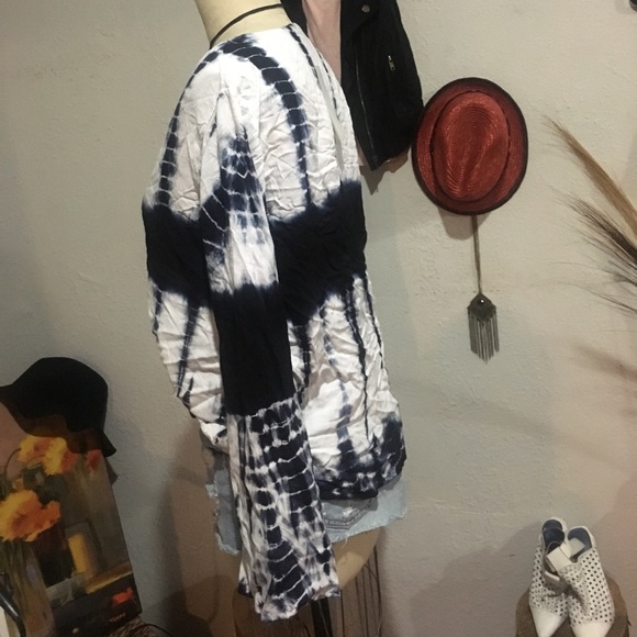 Vintage Havana Tie Dye woven Blouse!!💙⚡️ - Picture 2 of 4