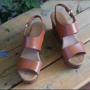 ALDO Tan Platform Sandal - Sz 7.5