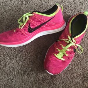 Nike Fly Knit Women's size 9 hot pink