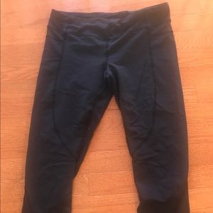 Lululemon crops size 8