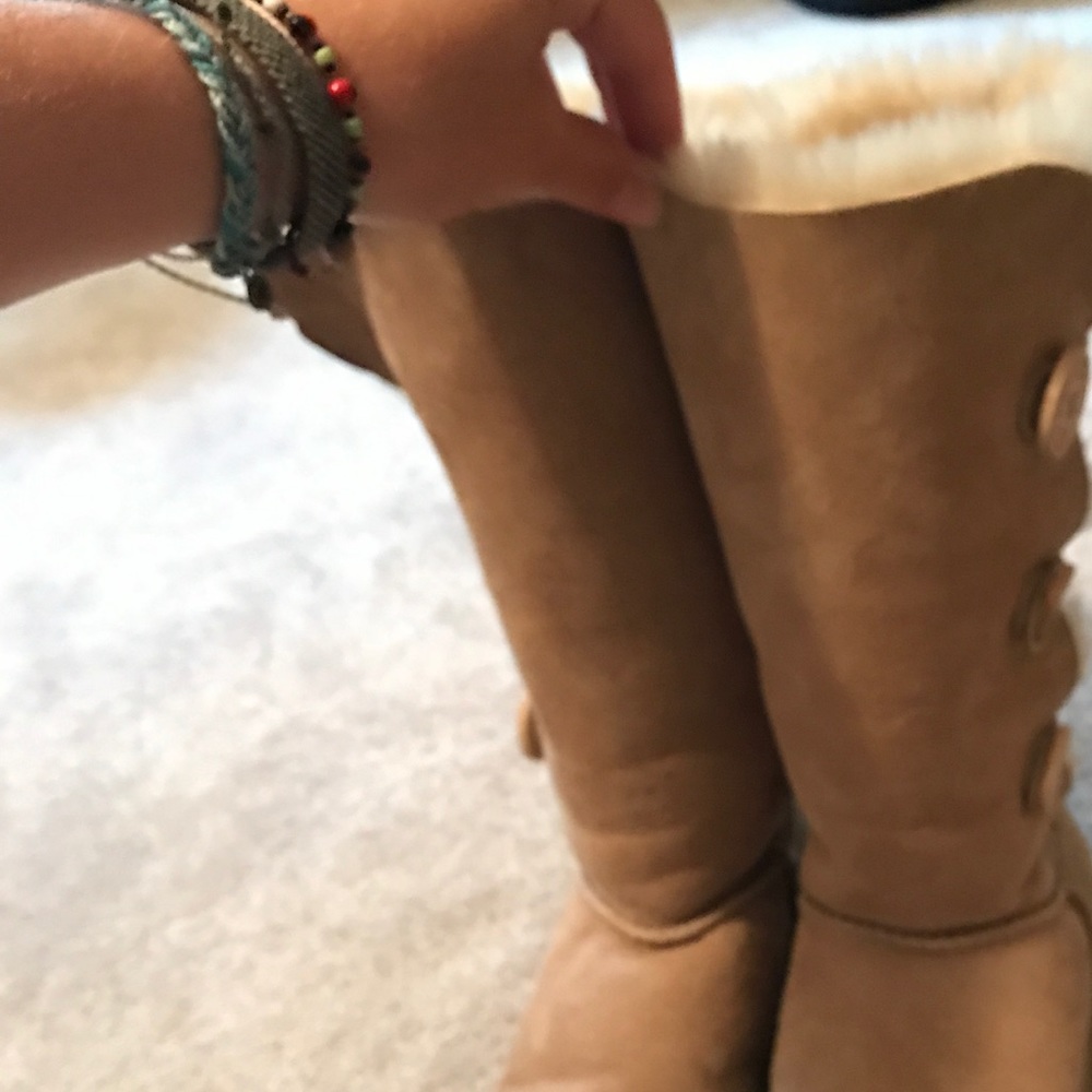 Light tan uggs