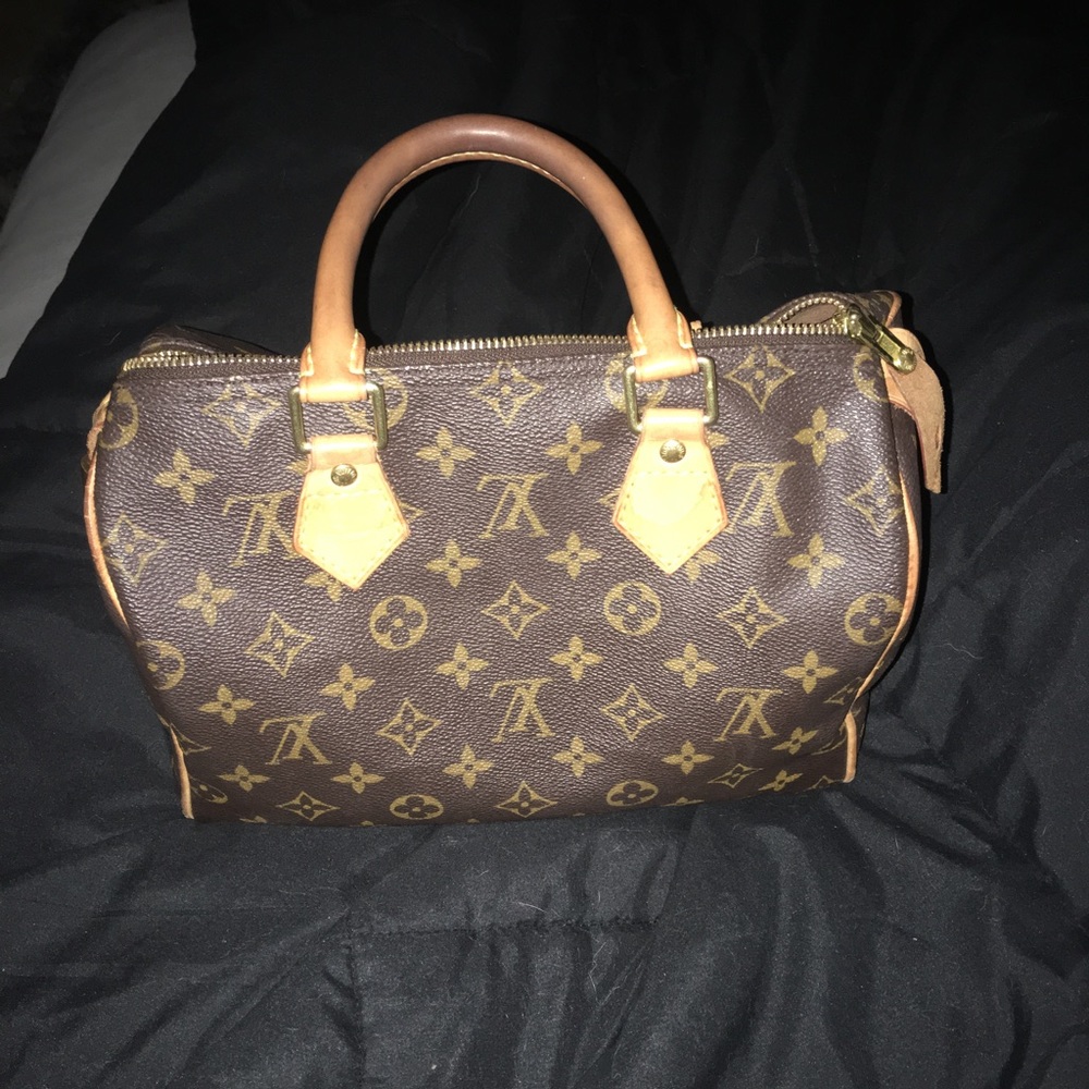 Authentic Louis Vuitton Monogram Speedy 25