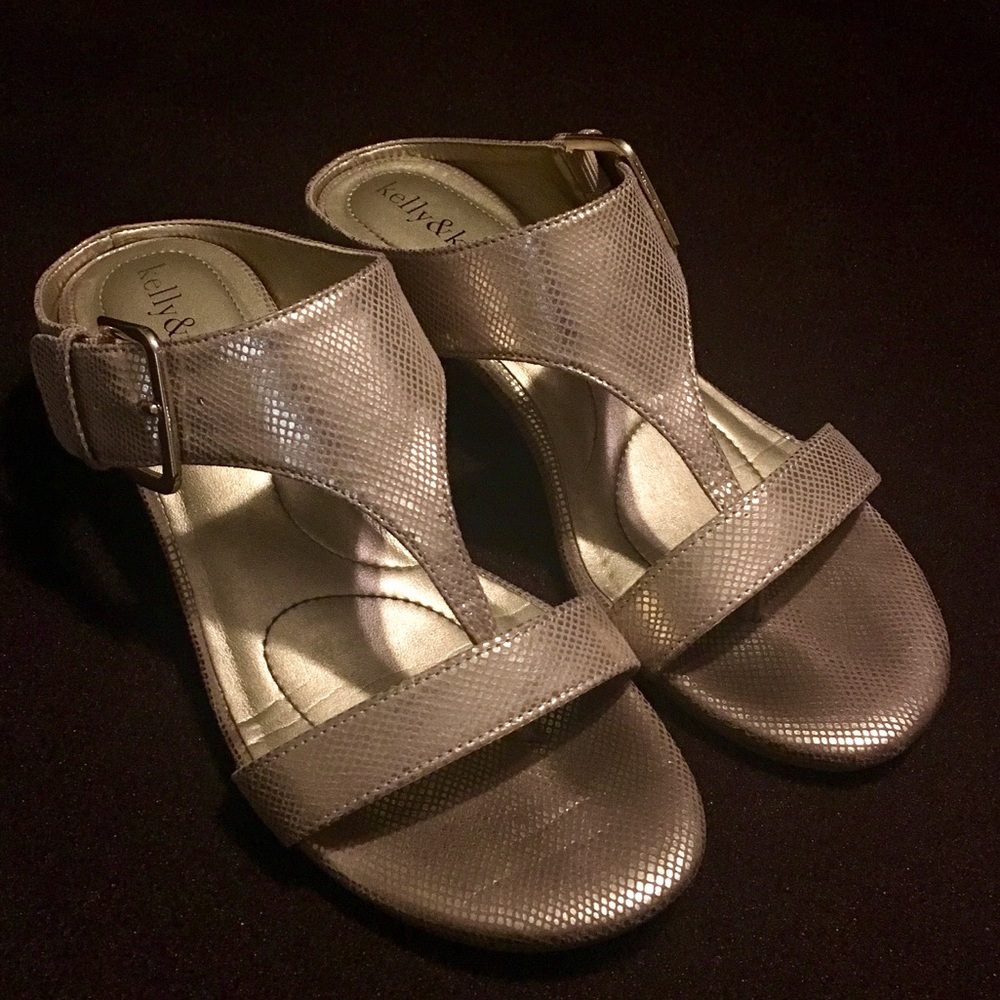 Kelly & Katie gold sandals