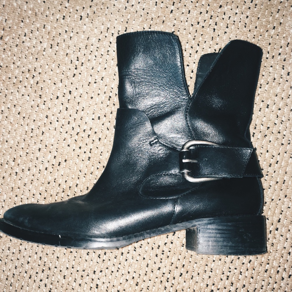 Real leather Donald pliner booties!!!