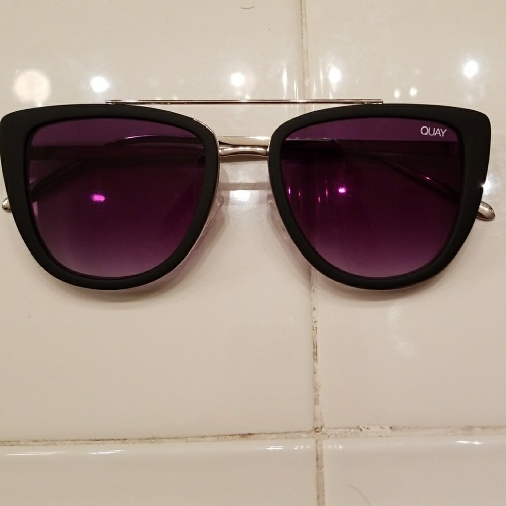 !!!!SOLD!!!!Quay sunnies French Kiss