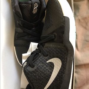 Kyrie Black Size 10c