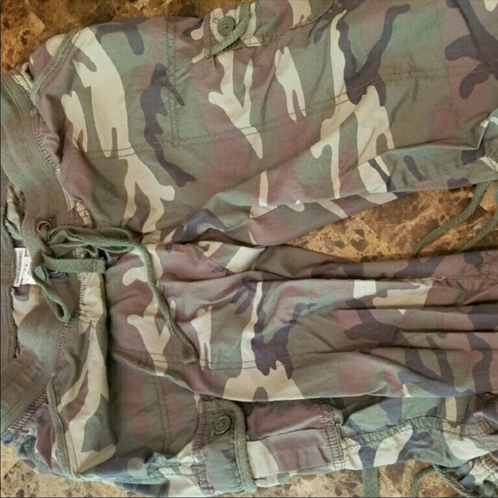 Motherhood maternity cargo Capri