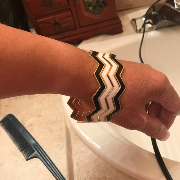 Chevron bangles - Picture 3 of 3