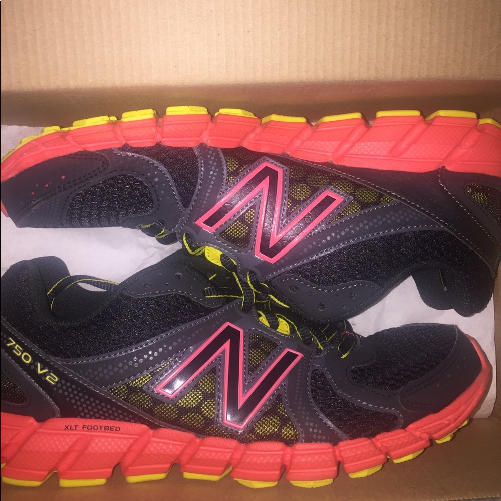 (NEW) NEW BALANCE 750 V2 RUNNING SHOES