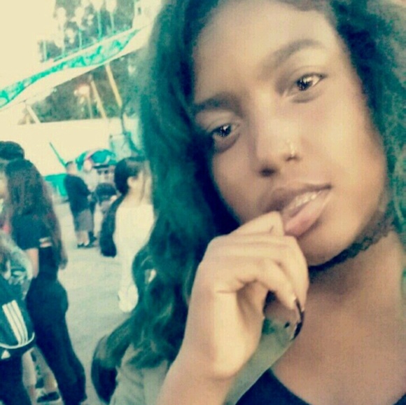 Meet your Posher, Eunyce - Picture 1 of 1