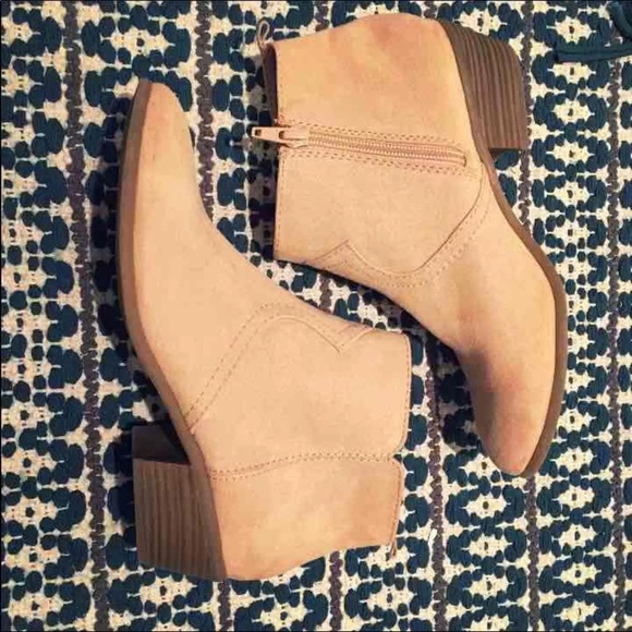 Cream / Tan Old Navy Gap Ankle Boots - Picture 1 of 3