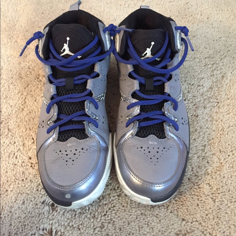 Womens size 9 Jordan basketball shoes