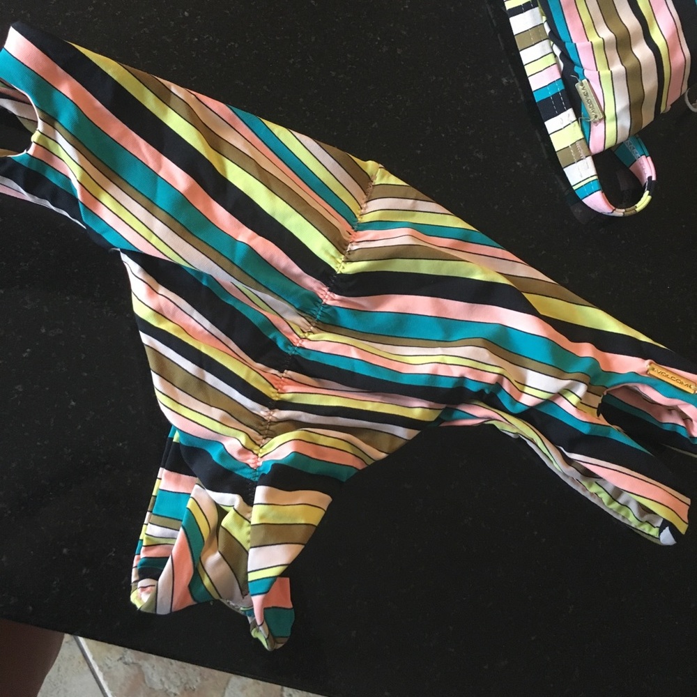 Volcom stone bikini - Picture 2 of 5