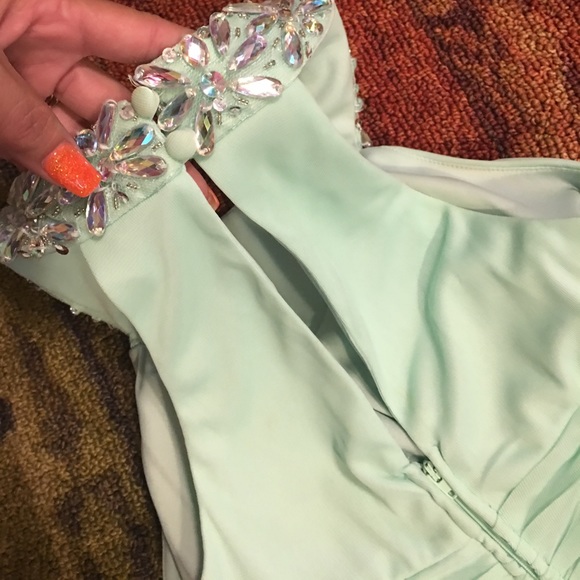 🎀HOST PICK🎀 Beautiful aqua B. Darlin dress!! - Picture 3 of 6