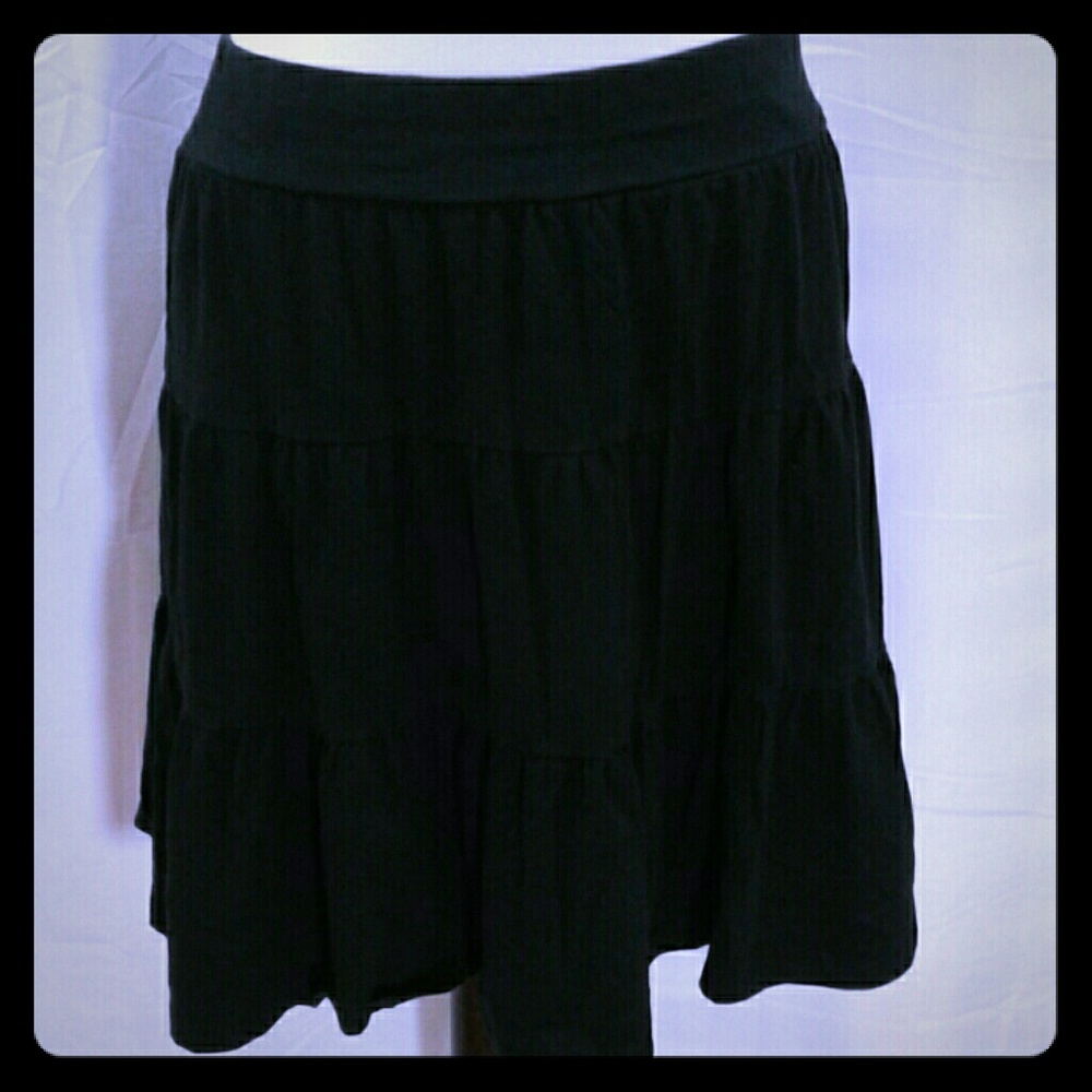 Ann Taylor Loft three tier elastic waist above kne
