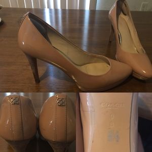 Coach Pumps