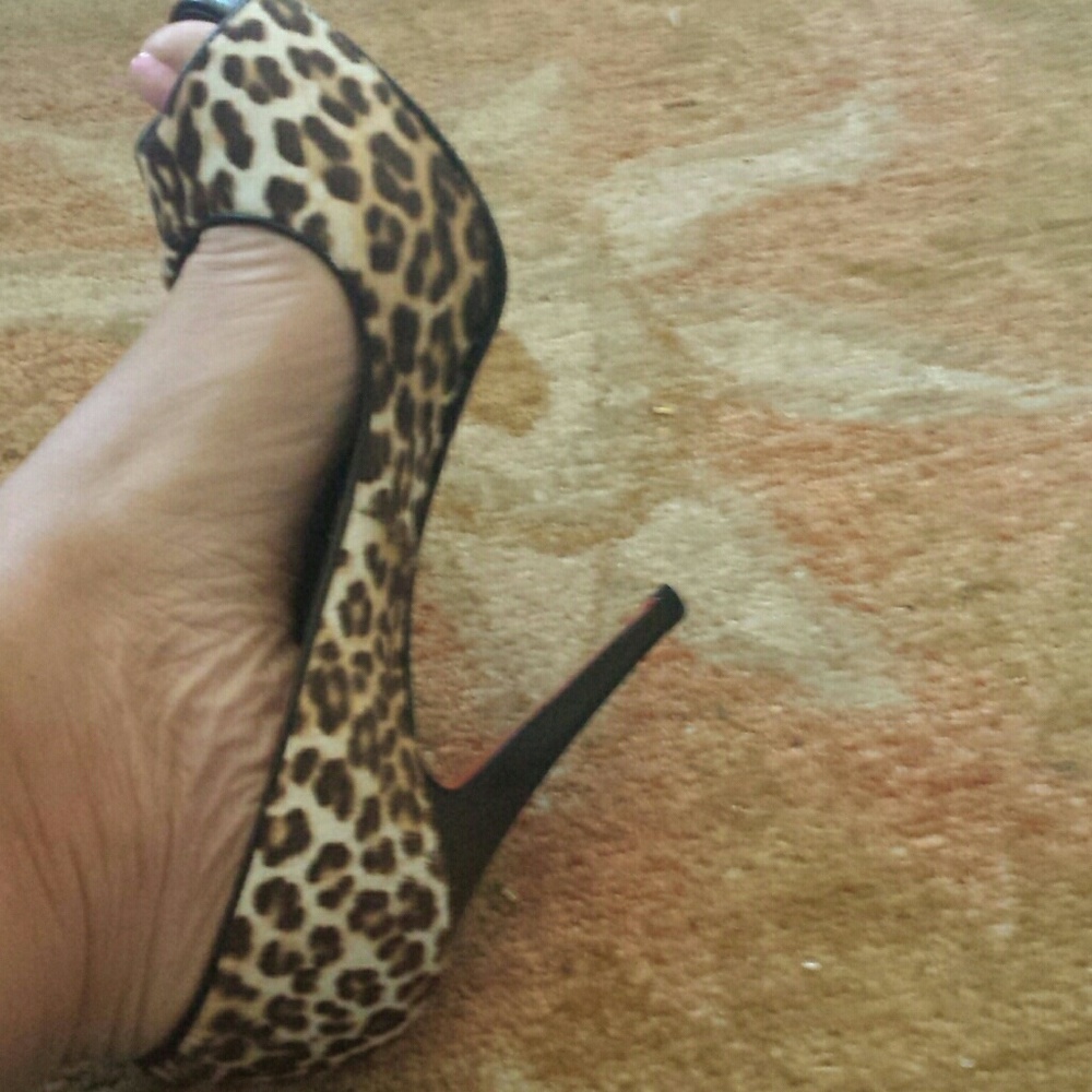 CHRISTIAN LOUBOUTIN Leopard Pumps - Picture 6 of 13