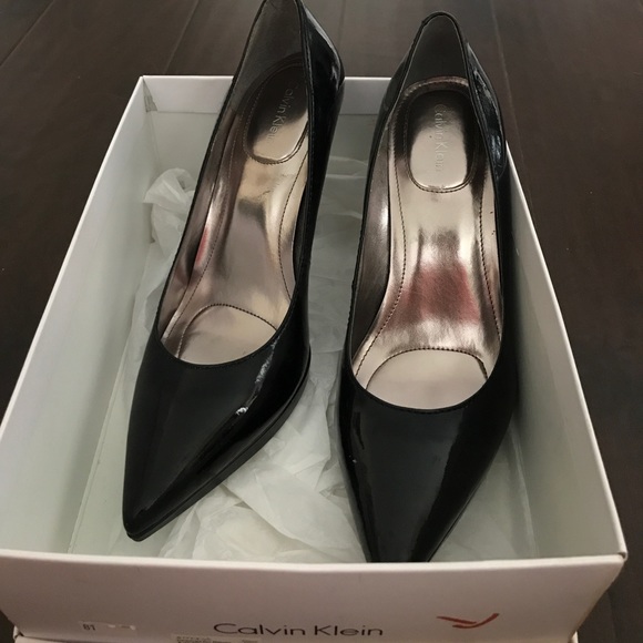 Calvin Klein elegant size 7.5 heel - Picture 2 of 3