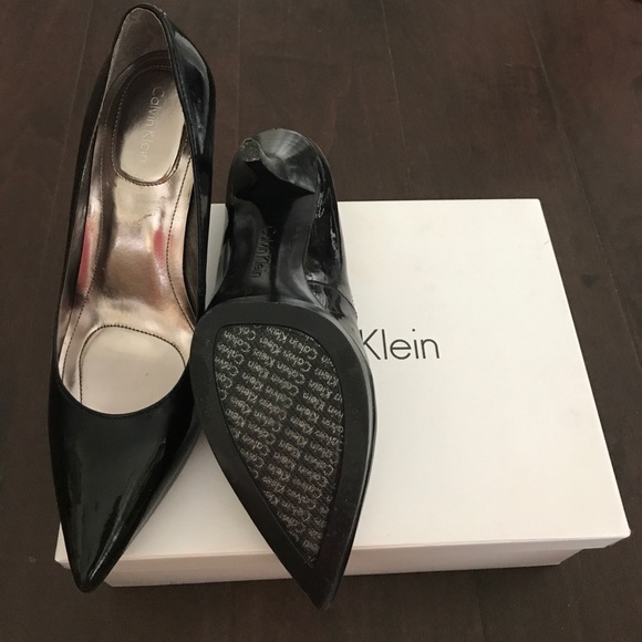 Calvin Klein elegant size 7.5 heel - Picture 3 of 3