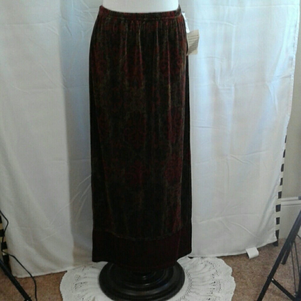 CLIO velour long straight skirt  size small