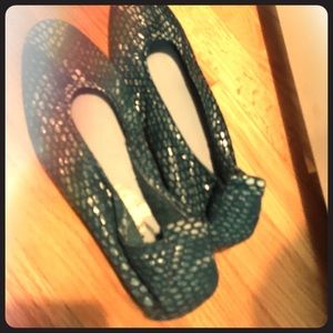 Nice comfy blue scale shoes