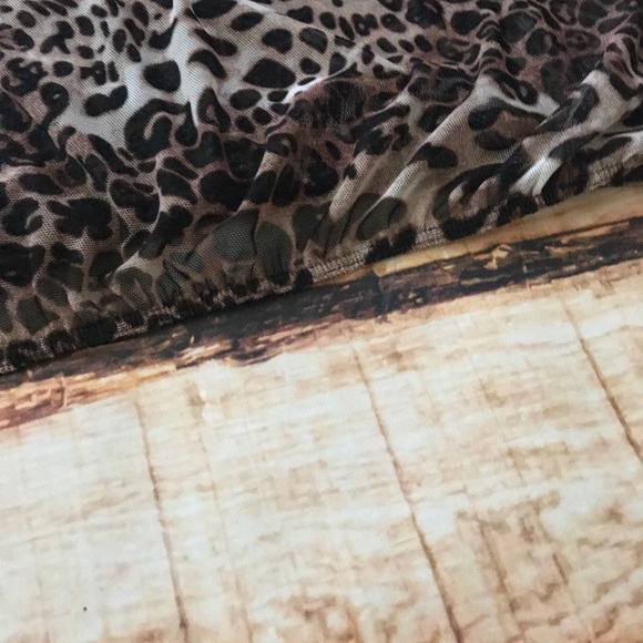 << Sheer Leopard Print Choker Wrap Tank Top >> - Picture 6 of 7