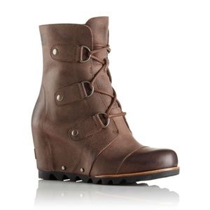 Sorel Joan of Arctic Wedge Bootie / Boot Size 8.5