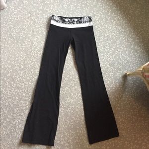 Reservable lulu lemon yoga pants